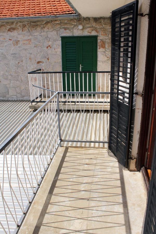 Apartments And Rooms With Parking Space Zavala, Hvar - 128 Jelsa  Eksteriør billede