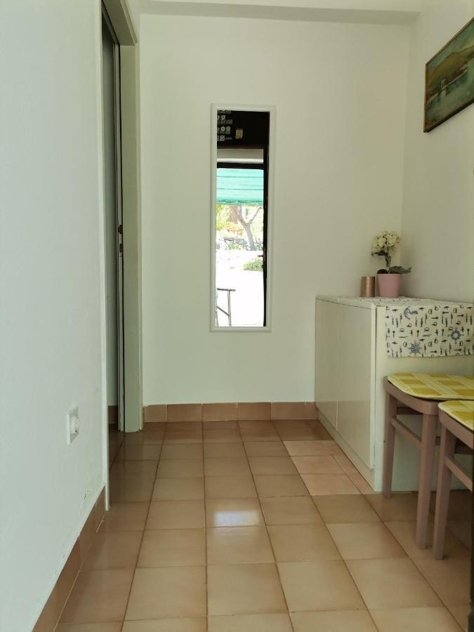 Apartments And Rooms With Parking Space Zavala, Hvar - 128 Jelsa  Eksteriør billede