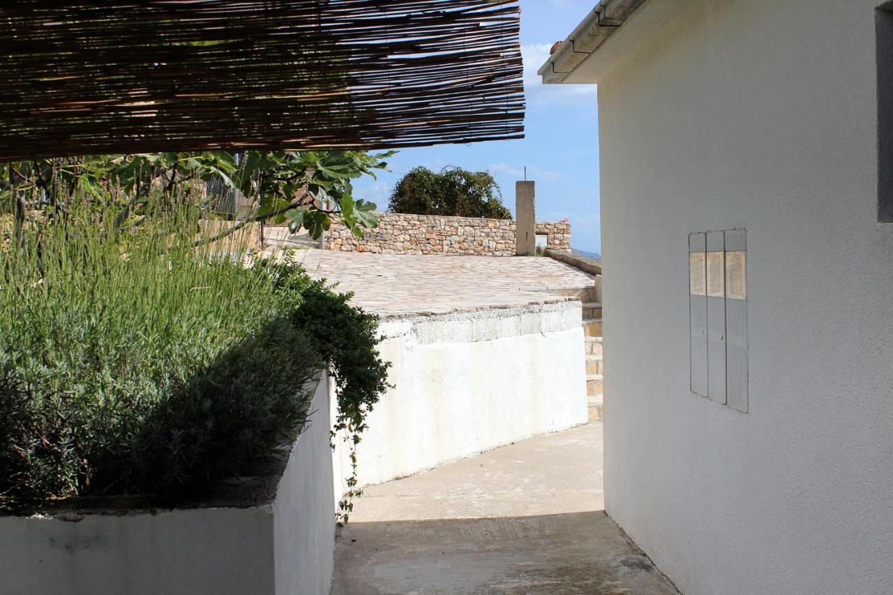 Apartments And Rooms With Parking Space Zavala, Hvar - 128 Jelsa  Eksteriør billede
