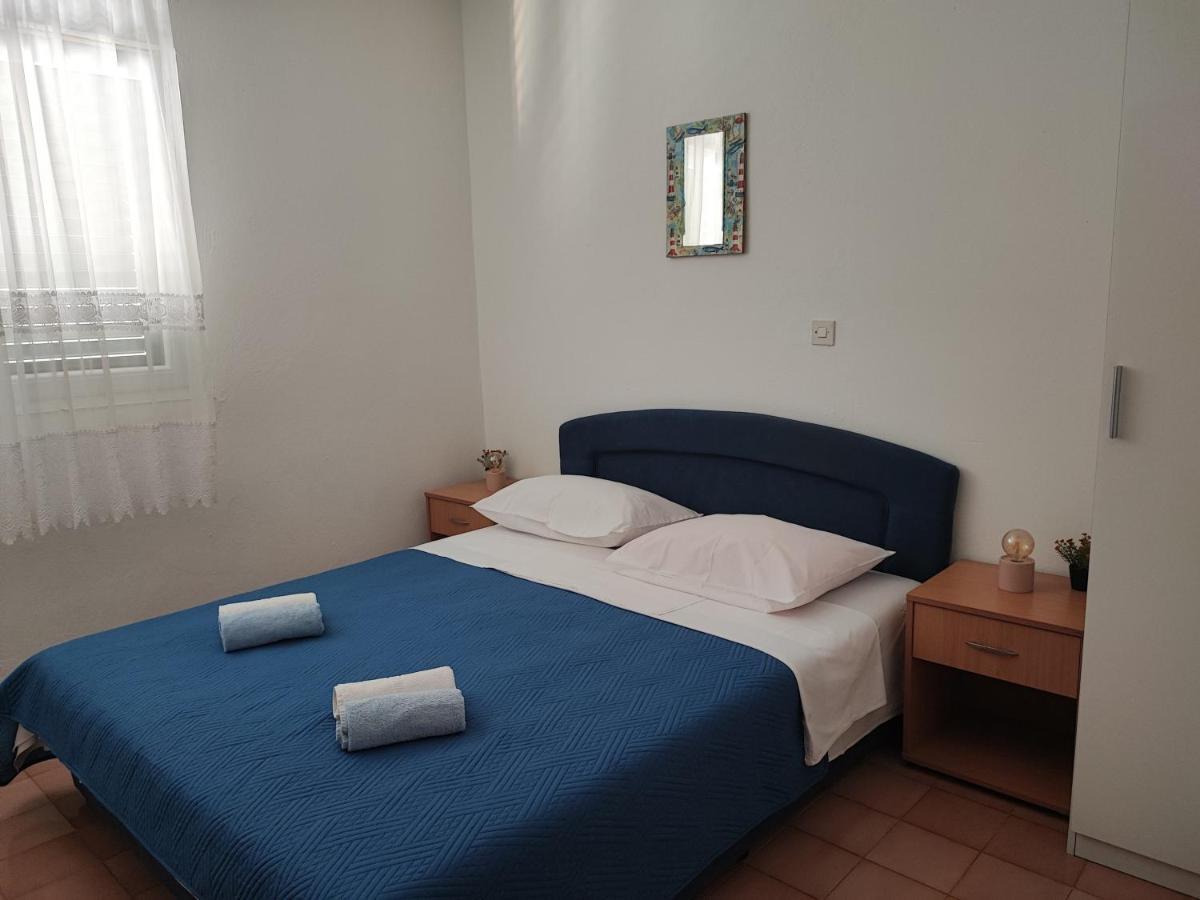 Apartments And Rooms With Parking Space Zavala, Hvar - 128 Jelsa  Eksteriør billede